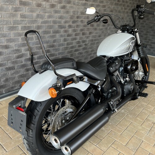 2021 Harley-Davidson® Street Bob® 114 Stone Washed White Pearl thumb 2