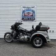 2016 Harley-Davidson® Tri Glide® Ultra Two-Tone Billet Silver/Vivid Black thumb 3