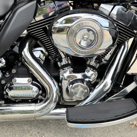 2010 Harley-Davidson® Electra Glide® Ultra Classic® thumb 2