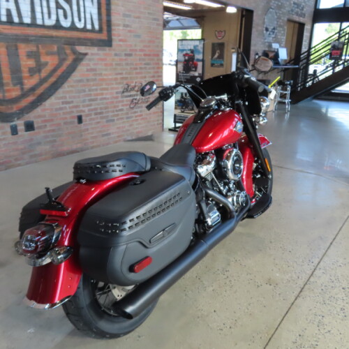 2026 Harley-Davidson® Heritage Classic FLHC thumb 1