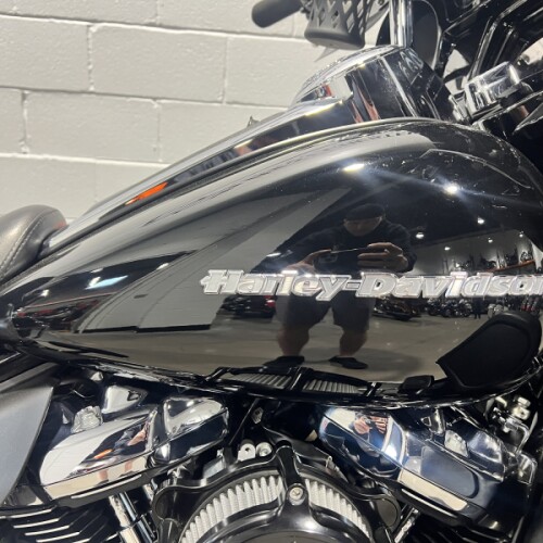 2020 Harley-Davidson® Ultra Limited Vivid Black FLHTK thumb 3