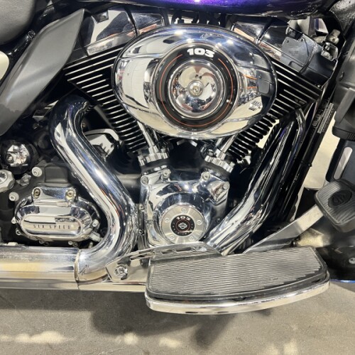 2010 Harley-Davidson® Electra Glide® Ultra Limited White Ice /Black Ice FLHTK thumb 1