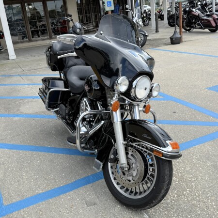 2010 Harley-Davidson® Electra Glide® Classic thumb 3