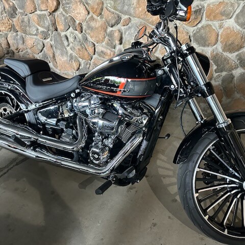 2024 Harley-Davidson® Breakout® 117 Vivid Black thumb 3