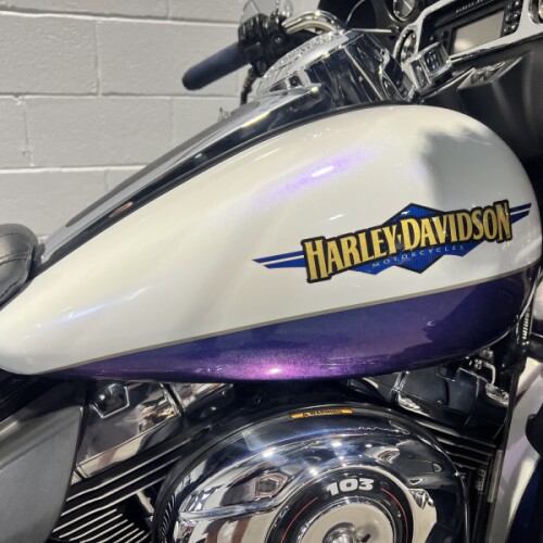 2010 Harley-Davidson® Electra Glide® Ultra Limited White Ice /Black Ice FLHTK thumb 3