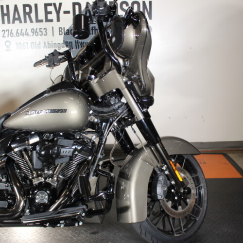 2021 CVO™ Street Glide® FLHXSE  thumb 2