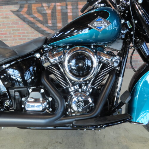 2026 Harley-Davidson® Heritage Classic FLHC thumb 2
