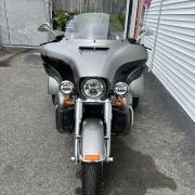 2016 Harley-Davidson® Tri Glide® Ultra Two-Tone Billet Silver/Vivid Black thumb 2