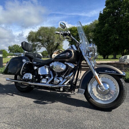 2004 Harley-Davidson® Heritage Softail® Classic Two-Tone Smokey Gold and Vivid Black thumb 3