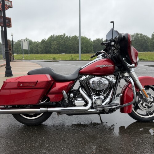 2012 Harley-Davidson® Street Glide® Ember Red Sunglo thumb 2