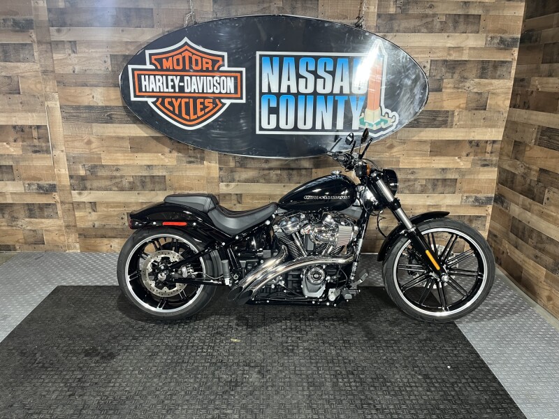 2018 Harley-Davidson® Breakout® 114 Vivid Black