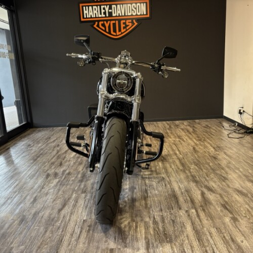 2025 Harley-Davidson® Breakout™ Vivid Black thumb 1