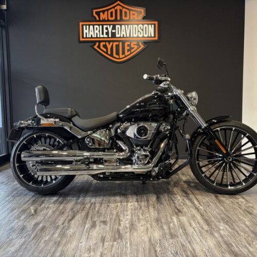 2025 Harley-Davidson® Breakout™ Vivid Black thumb 3