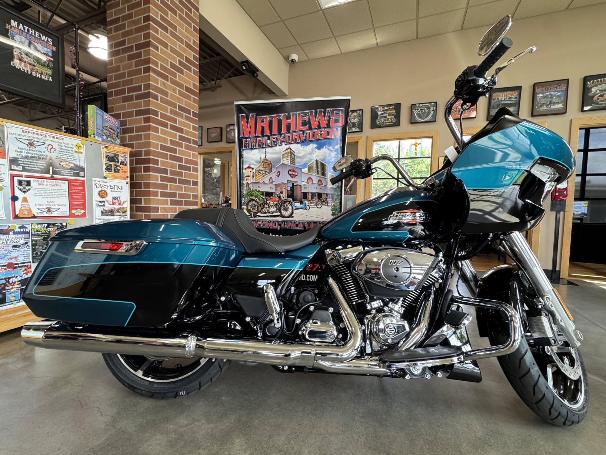 2026 Harley-Davidson® Road Glide® Teal Thunder / Vivid Black Chrome Trim