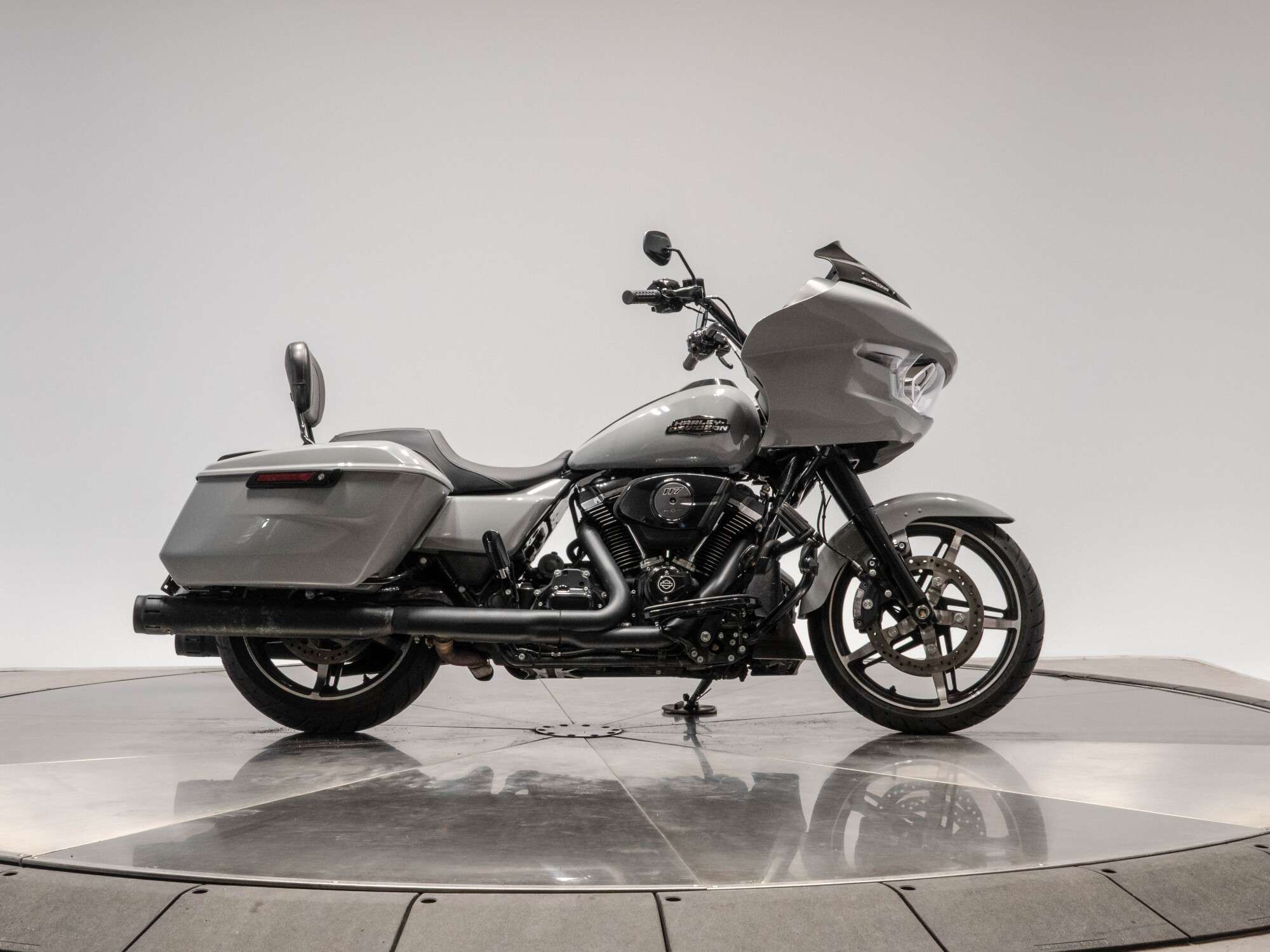 2024 Harley-Davidson® FLTRX Road Glide® Billiard Gray - Black Finish