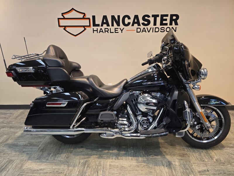 2015 Harley-Davidson® Ultra Limited Vivid Black FLHTK
