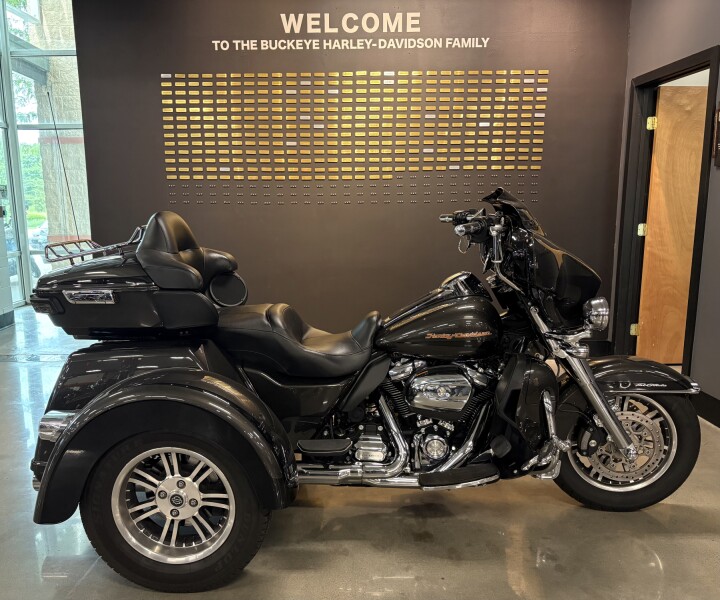 2019 Harley-Davidson® Tri Glide® Ultra Silver Flux/Black Fuse