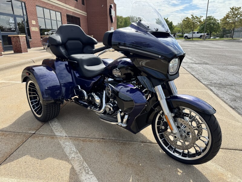 2026 Harley-Davidson® Street Glide 3 Limited Purple Abyss / Vivid Black Chrome Trim