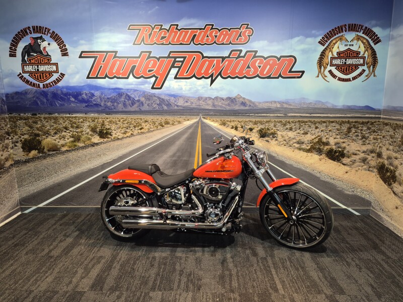 2026 Harley-Davidson® Breakout® Blood Orange Chrome Trim