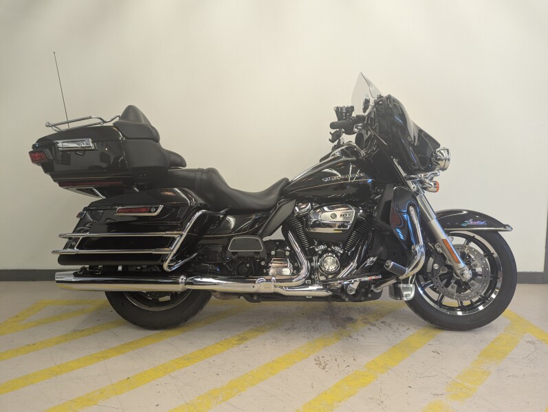 2017 Harley-Davidson® Electra Glide® Ultra Limited (Black)