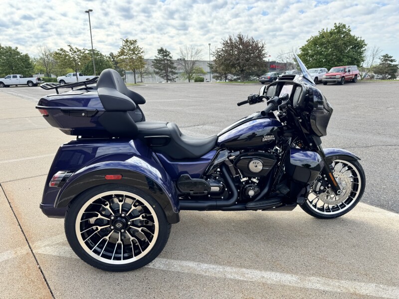 2026 Harley-Davidson® Street Glide 3 Limited Purple Abyss / Vivid Black Black Trim