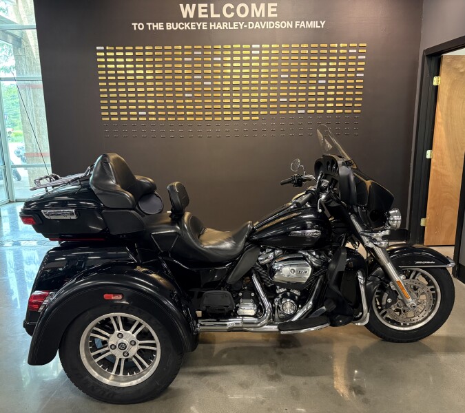 2021 Harley-Davidson® Tri Glide® Ultra Vivid Black