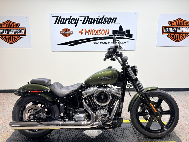 2026 FXBB Harley-Davidson® Street Bob® Olive Steel Metallic Chrome Cast Wheels