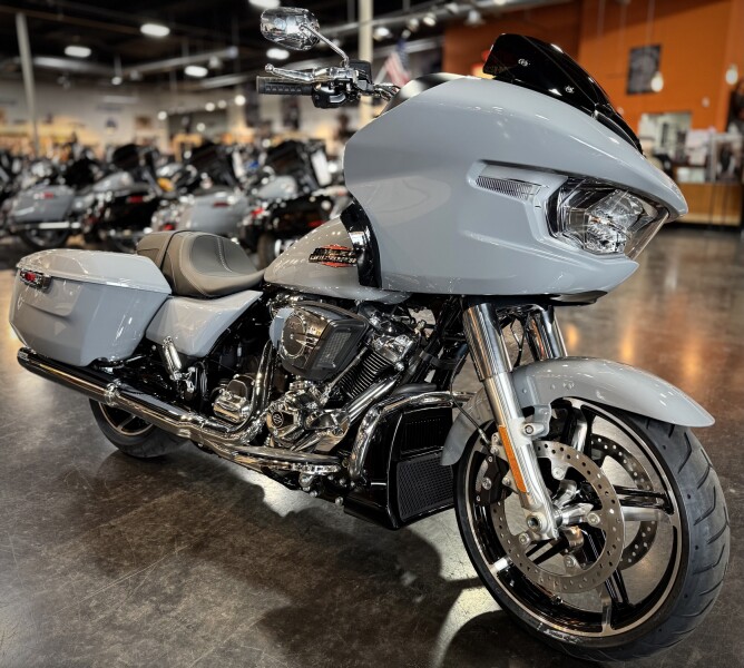 2026 Harley-Davidson® Road Glide® Dark Billiard Gray Chrome Trim
