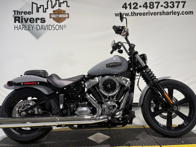 2026 Harley-Davidson® Street Bob® Dark Billiard Gray Chrome Cast Wheels