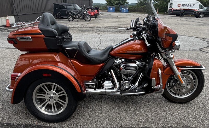 2019 Harley-Davidson Tri Glide Ultra LHTCUTG  ORANGE/BLK DNM W/PINS
