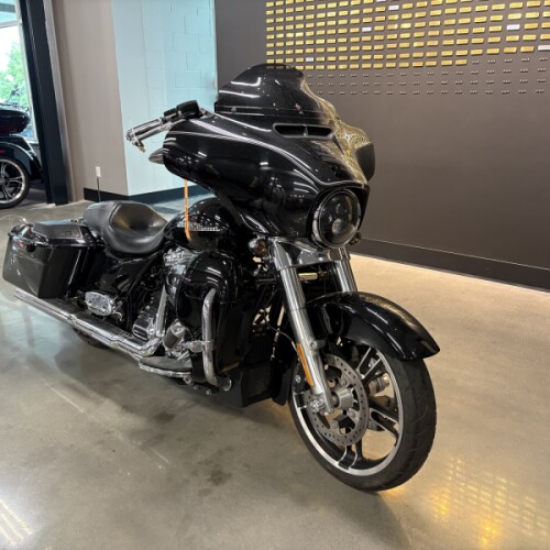 2017 Harley-Davidson® Street Glide® black thumb 3