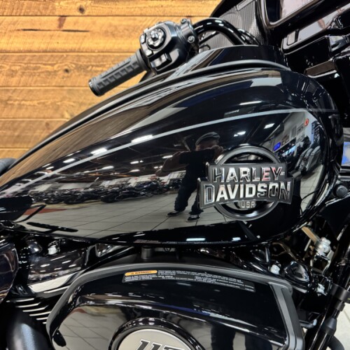 2026 Harley-Davidson® Street Glide Limited Vivid Black Black Trim FLHXL thumb 3