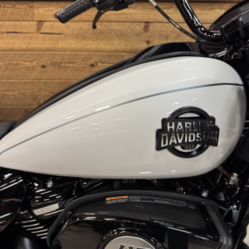2026 Harley-Davidson® Road Glide Limited White Onyx Pearl Black Trim FLTRXL thumb 3
