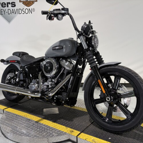 2026 Harley-Davidson® Street Bob® Dark Billiard Gray Chrome Cast Wheels thumb 2