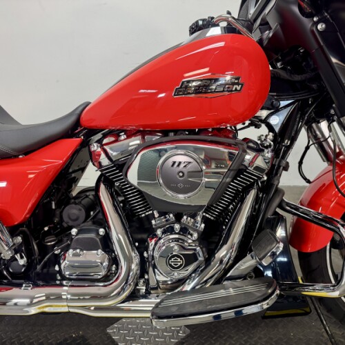 2026 Harley-Davidson® Street Glide® FLHX thumb 3