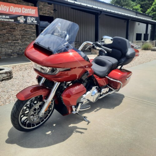 2026 Harley-Davidson® Road Glide Limited Brilliant Red Chrome Trim thumb 3
