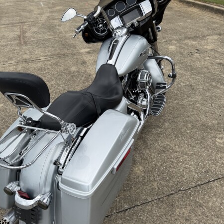 2015 Harley-Davidson® Street Glide® Special Brilliant Silver thumb 3