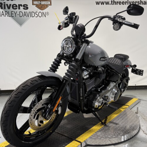 2026 Harley-Davidson® Street Bob® Dark Billiard Gray Chrome Cast Wheels thumb 0