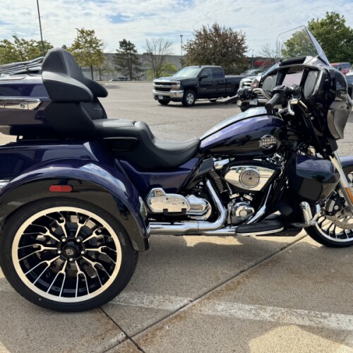 2026 Harley-Davidson® Street Glide 3 Limited Purple Abyss / Vivid Black Chrome Trim thumb 3