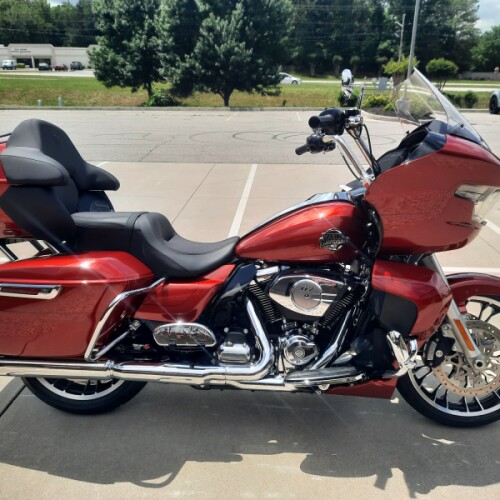 2026 Harley-Davidson® Road Glide Limited Brilliant Red Chrome Trim thumb 0
