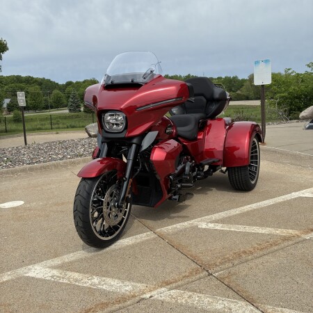 2026 Harley-Davidson® Street Glide 3 Limited Brilliant Red Black Trim thumb 1