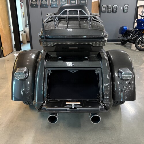 2019 Harley-Davidson® Tri Glide® Ultra Silver Flux/Black Fuse thumb 0