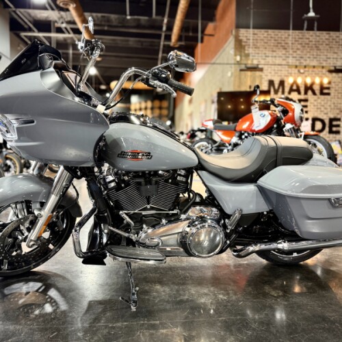 2026 Harley-Davidson® Road Glide® Dark Billiard Gray Chrome Trim thumb 2