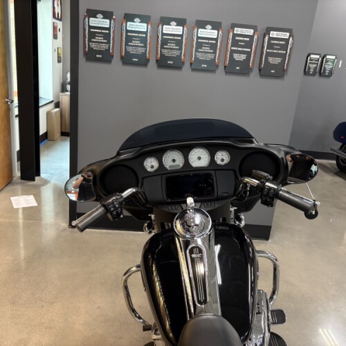 2023 Harley-Davidson® Street Glide® Vivid Black thumb 0