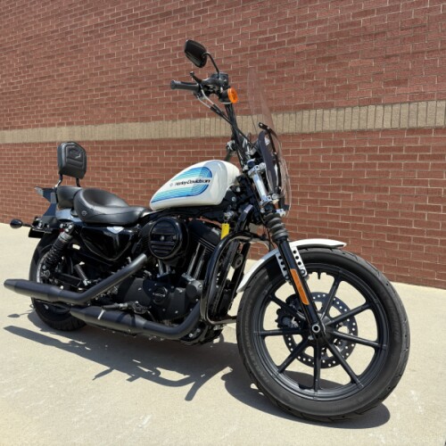 2019 Harley-Davidson® Iron 1200™ Billiard White thumb 3