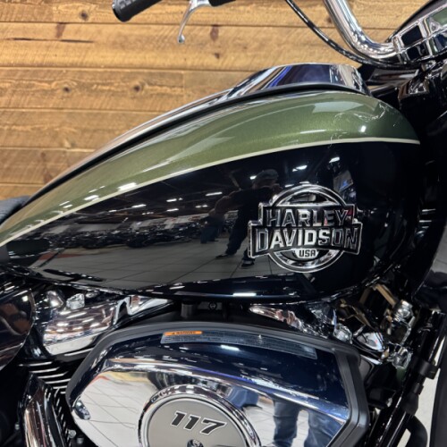 2026 Harley-Davidson® Road Glide Limited Olive Steel Metallic / Vivid Black Chrome Trim  FLTRXL thumb 3