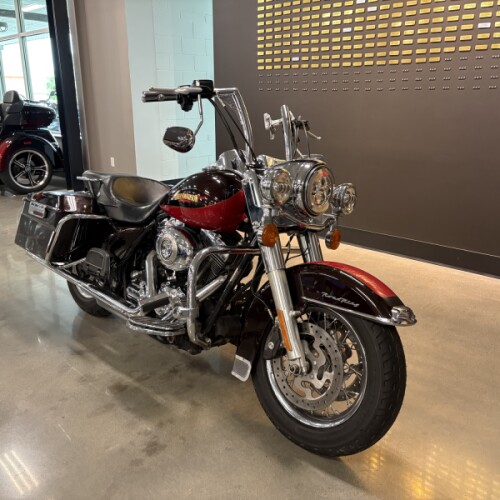 2010 Harley-Davidson® Road King® Brilliant Red thumb 3