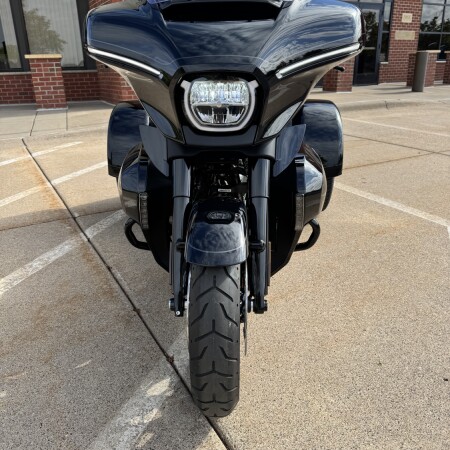 2026 Harley-Davidson® Street Glide 3 Limited Olive Steel Metallic / Vivid Black Black Trim thumb 2