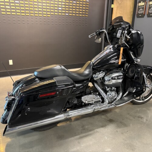 2017 Harley-Davidson® Street Glide® black thumb 2