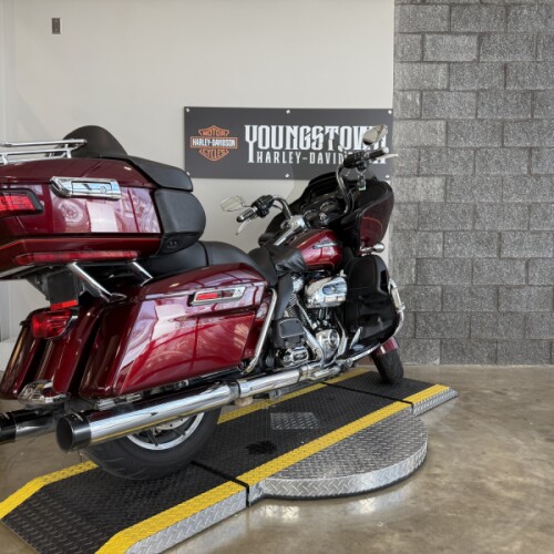 2017 Harley-Davidson® Road Glide® Ultra FLTRU thumb 2